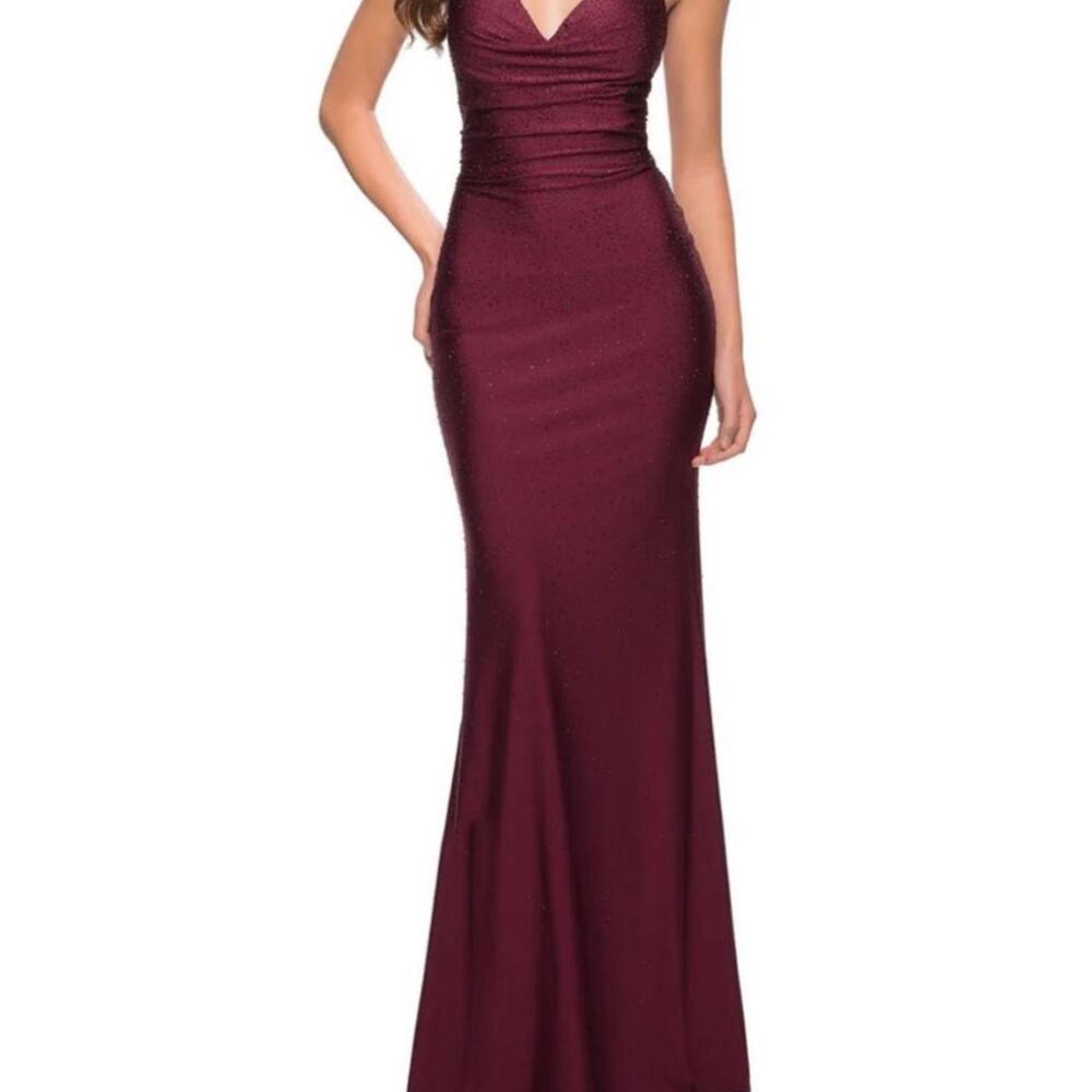 La femme 29935 dresses gorgeous